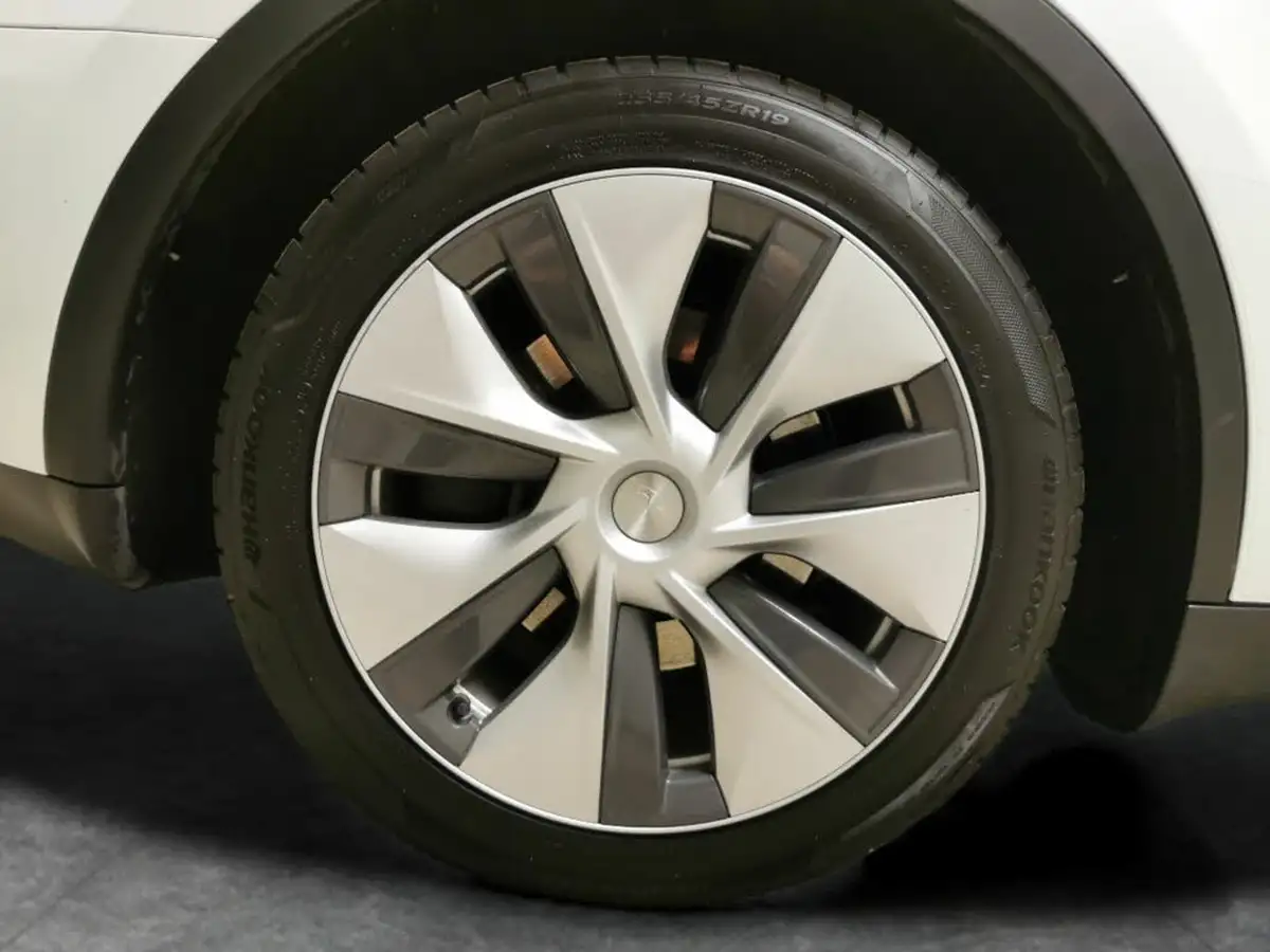 2023-tesla-model-y-e-rwd-big-23