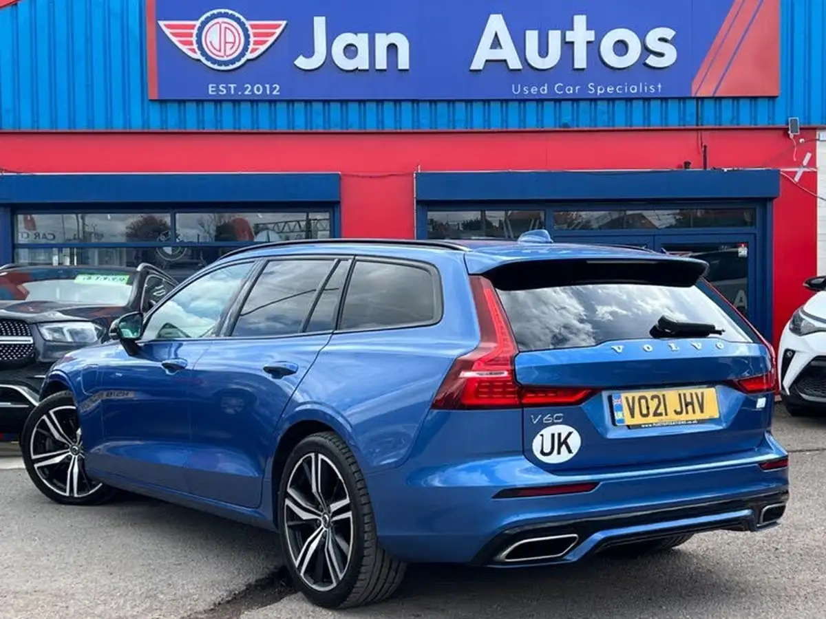 2021-volvo-v60-20-t6-r-design-340bhp-big-32