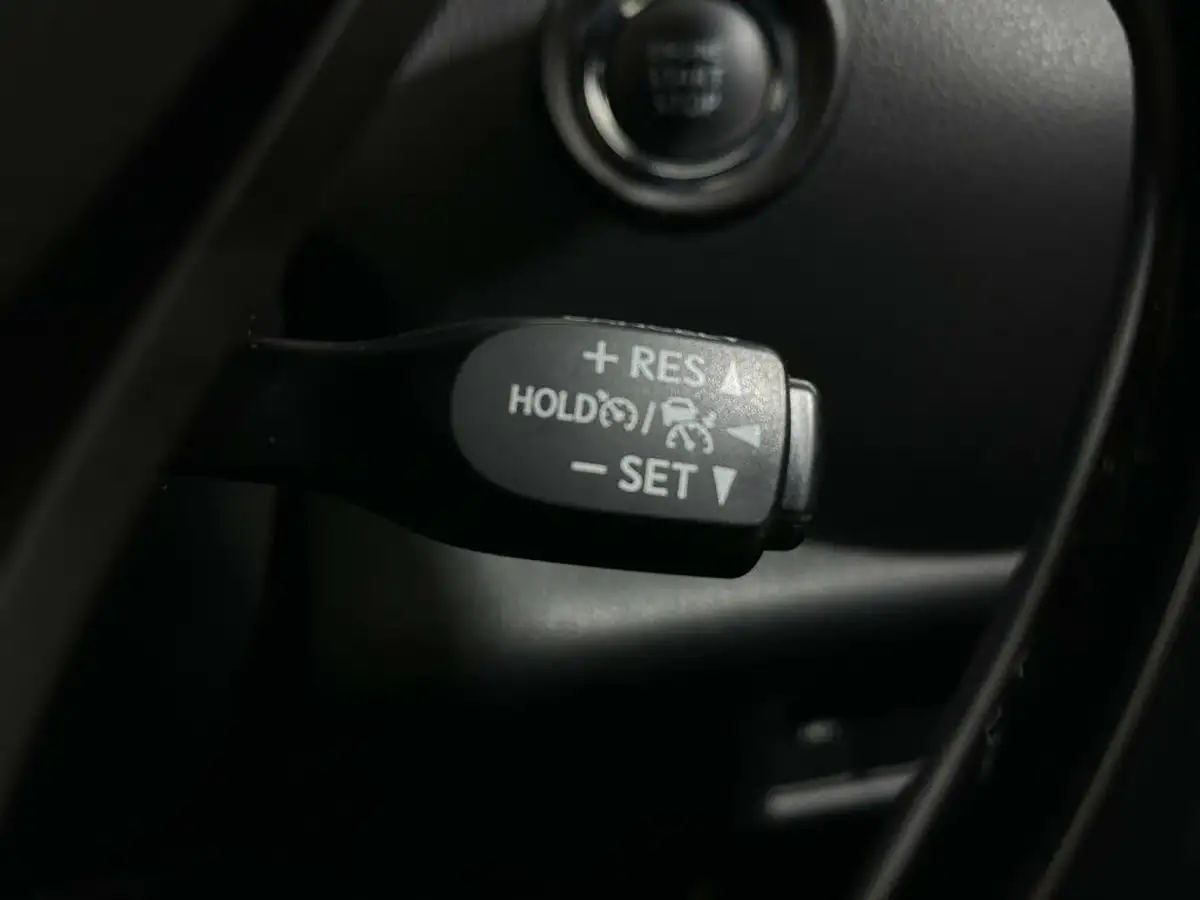 2018-toyota-c-hr-12-dynamic-big-14