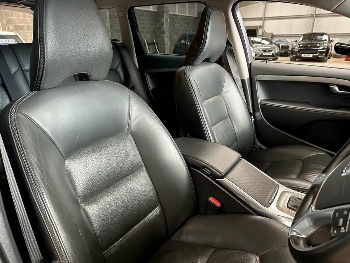 2013-volvo-xc70-24td-d5-se-lux-215bhp-ss-geartronic-big-25