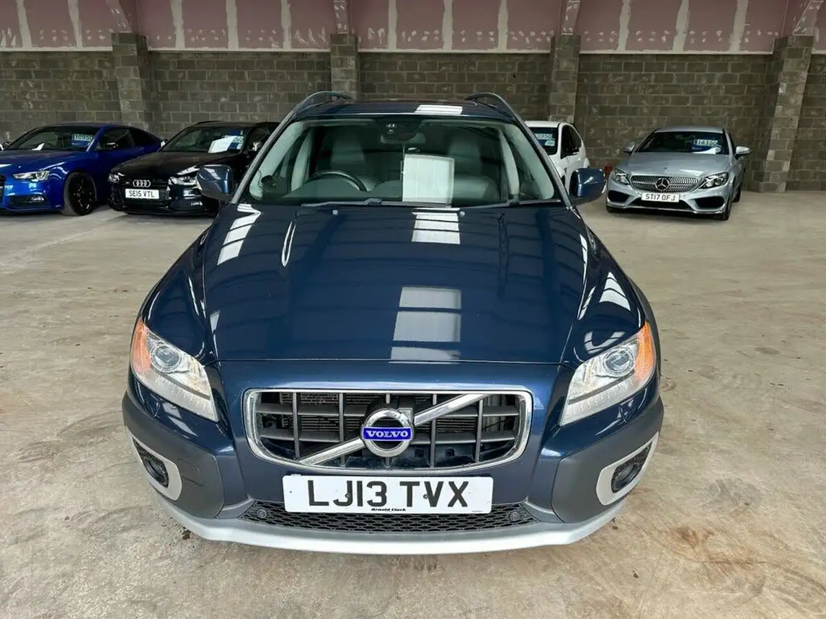 2013-volvo-xc70-24td-d5-se-lux-215bhp-ss-geartronic-big-1