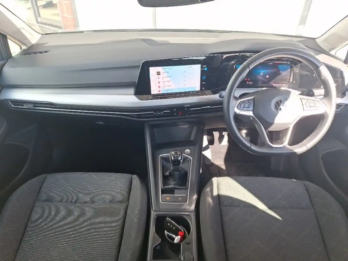 2022-volkswagen-golf-15-tsi-life-150ps-hatchback-big-2