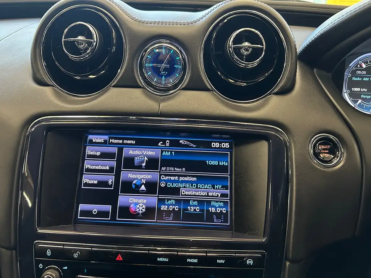 2012-jaguar-xj-series-30td-xj-portfolio-swb-ss-big-26