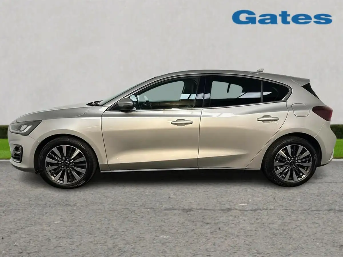 2022-ford-focus-10t-titanium-vignale-125ps-hatchback-big-3