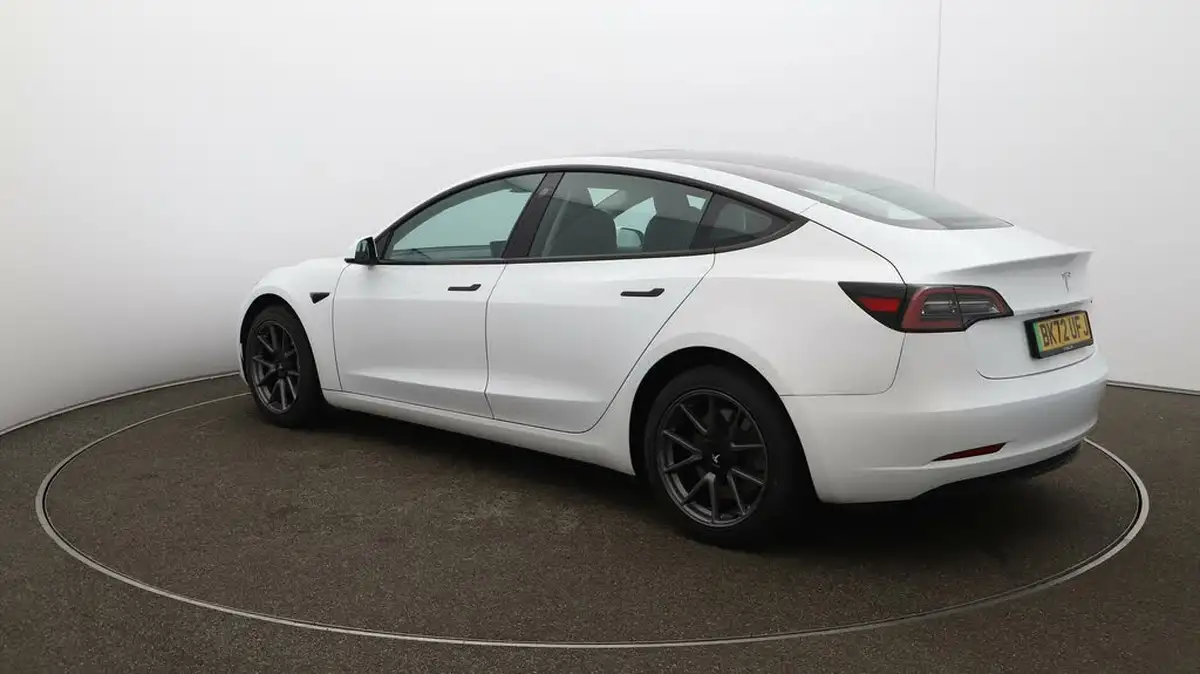 2022-tesla-model-3-e-rwd-big-54