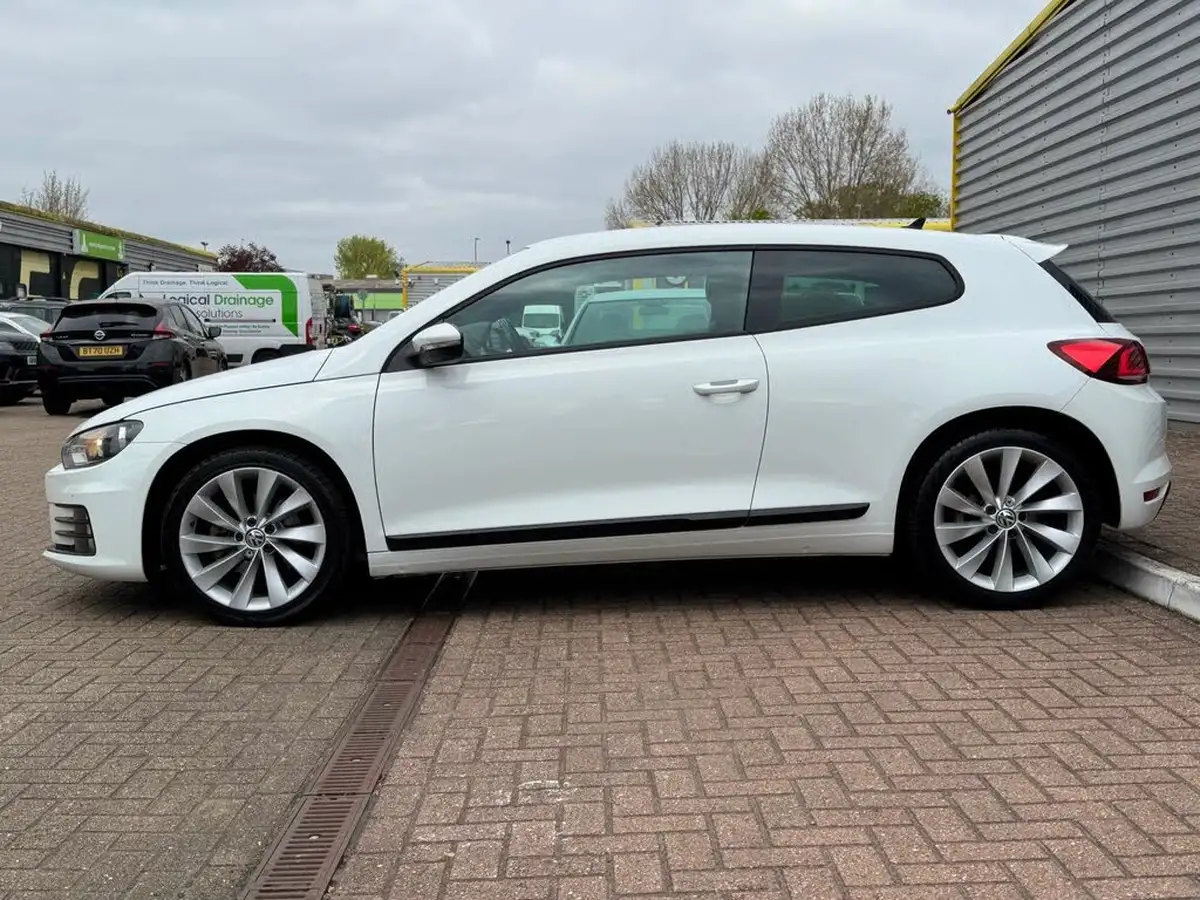 2017-volkswagen-scirocco-20-tsi-gt-bmt-dsg-big-8