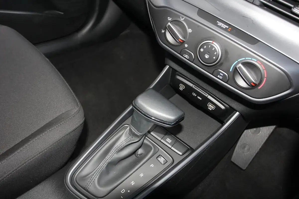 2024-hyundai-i20-10-t-gdi-advance-dct-big-18
