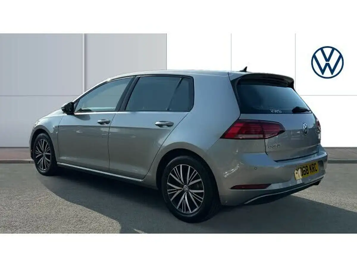 2019-volkswagen-golf-15-tsi-se-130ps-ss-hatchback-5d-big-2