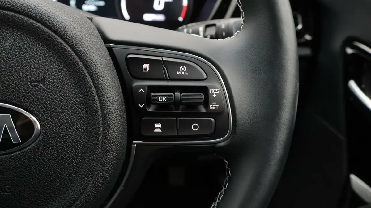 2021-kia-e-niro-ev-3-big-25