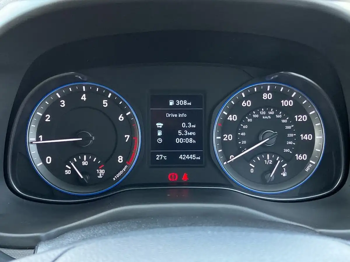 2020-hyundai-kona-10-t-gdi-play-big-13