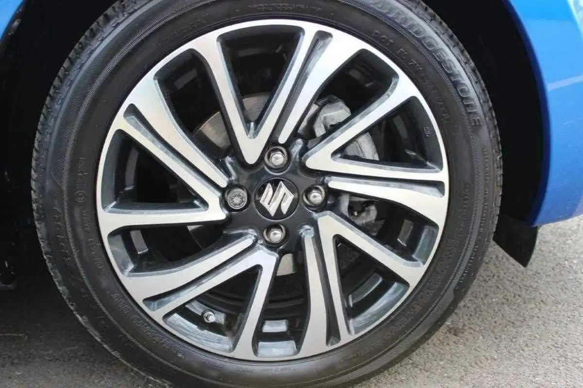 2023-suzuki-swift-12-dualjet-sz5-cvt-big-39