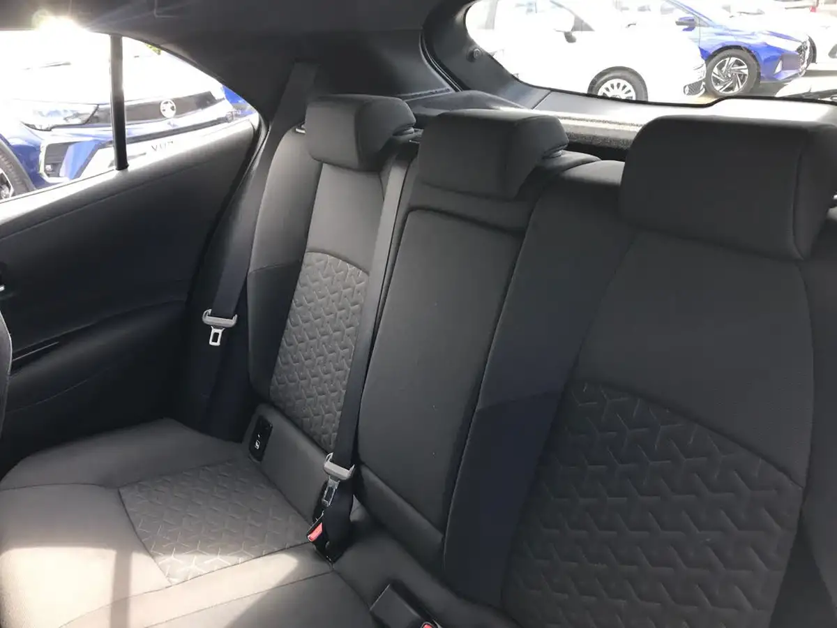 2022-toyota-corolla-18-vvt-i-icon-120bhp-trk-hatchback-5d-big-5