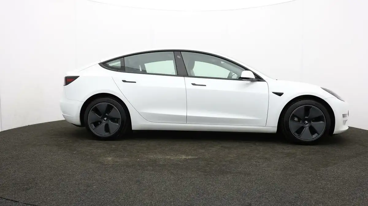 2020-tesla-model-3-e-long-range-big-33