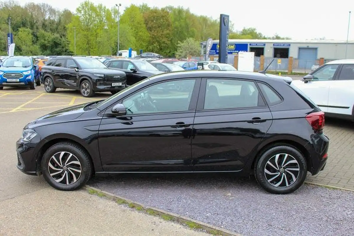 2023-volkswagen-polo-10-tsi-life-big-4