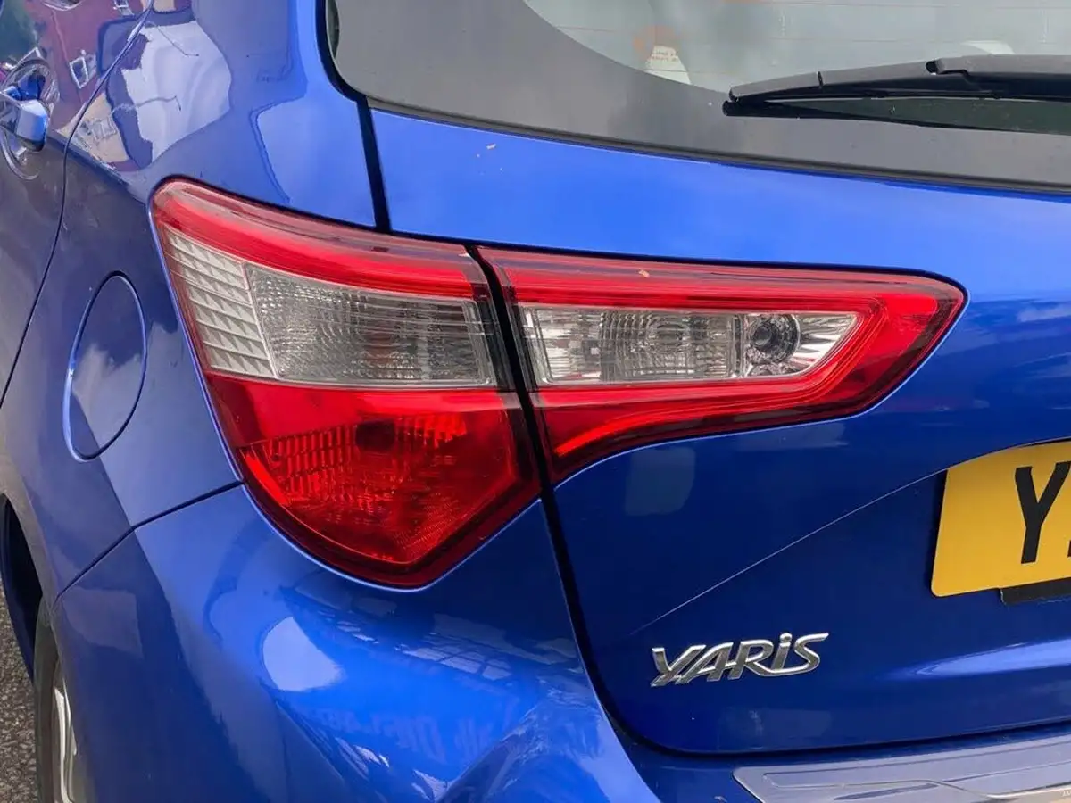 2018-toyota-yaris-15-vvt-i-icon-navi-hybrid-big-35
