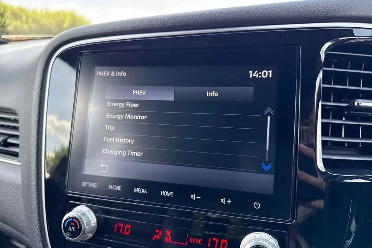 2019-mitsubishi-outlander-24-dynamic-safety-phev-big-49