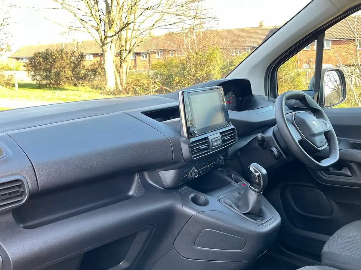 2021-peugeot-partner-15-bluehdi-1000-professional-100ps-eu6dt-panel-big-6