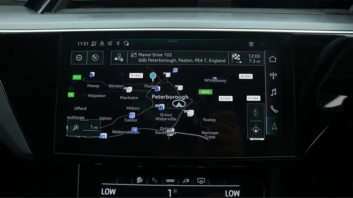2022-audi-e-tron-55e-technik-station-wagon-big-11