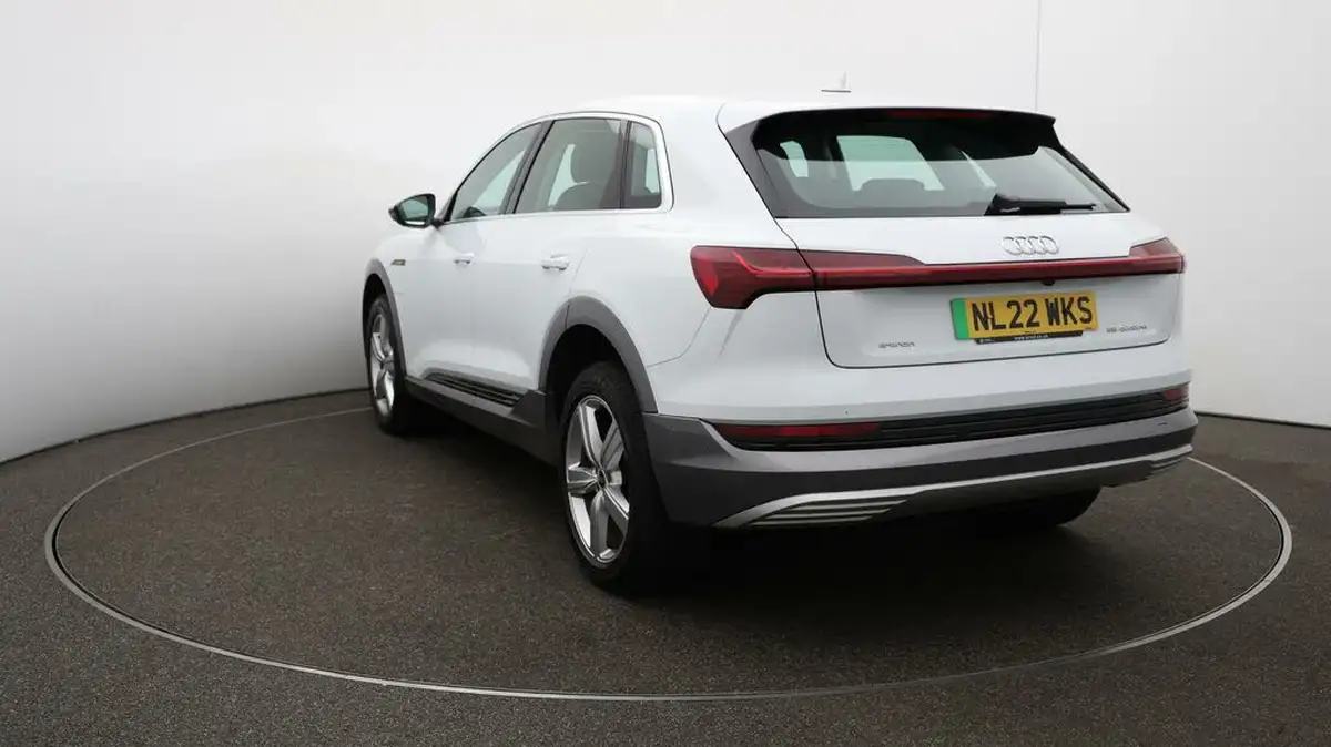 2022-audi-e-tron-55e-technik-station-wagon-big-52