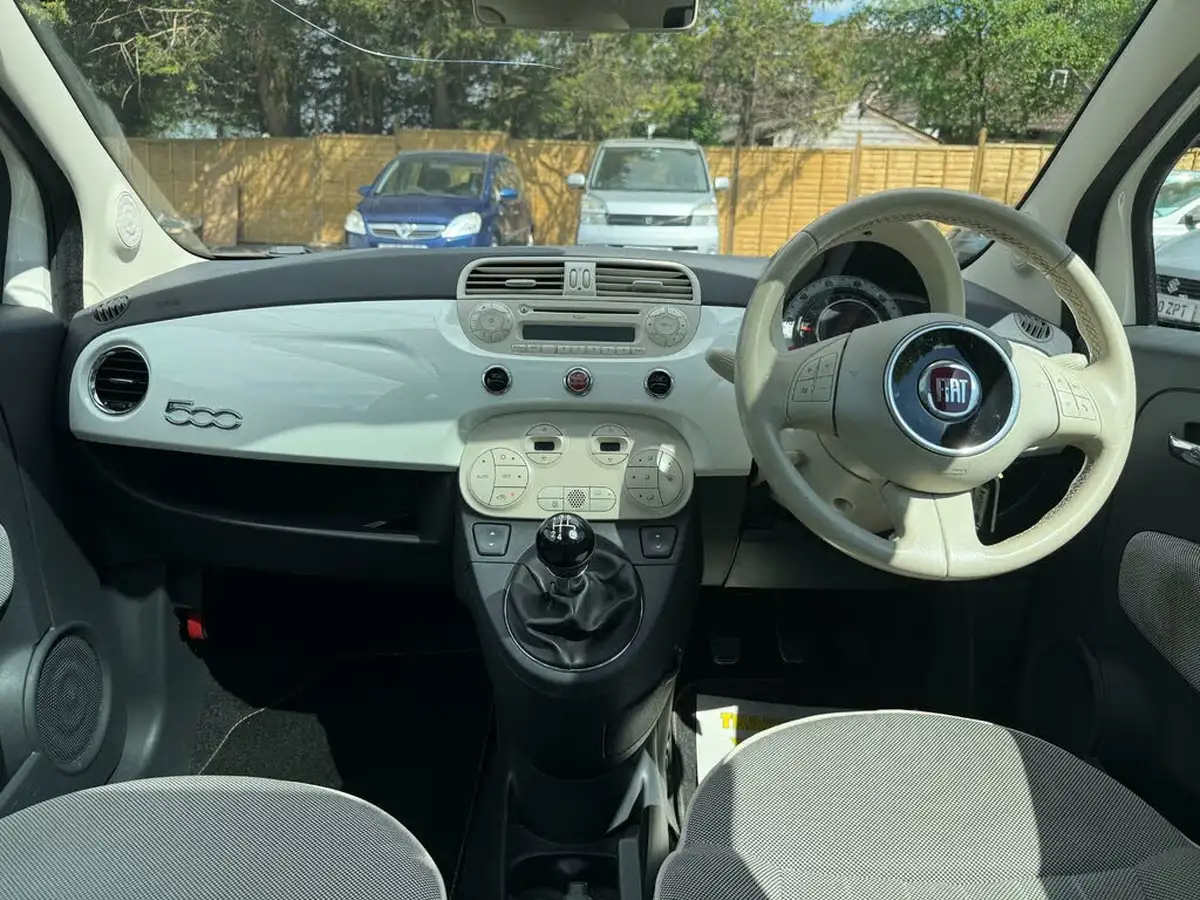 2013-fiat-500-09-lounge-big-15