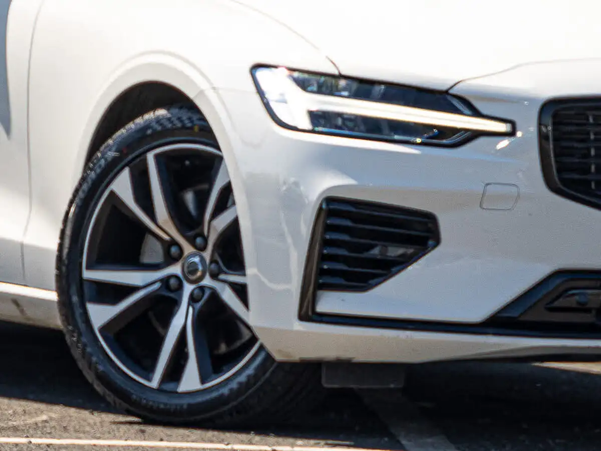 2022-volvo-v60-20-t6-r-design-350bhp-plug-in-hybrid-big-19