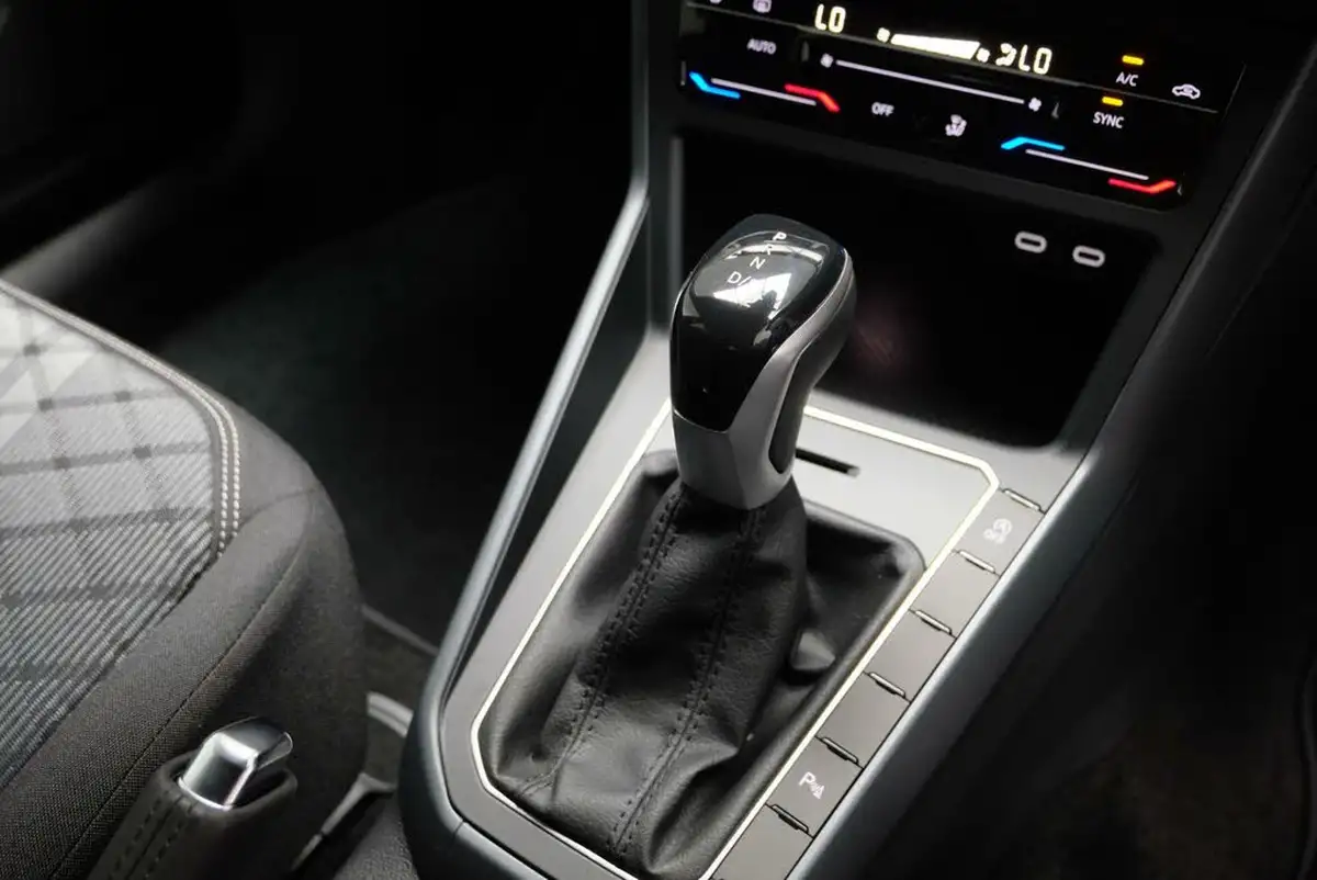 2024-volkswagen-polo-10-tsi-r-line-110ps-dsg-big-19