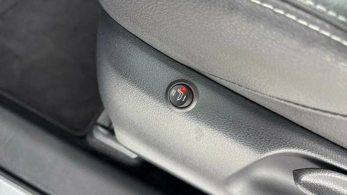 2022-toyota-yaris-15-vvt-i-dynamic-big-37