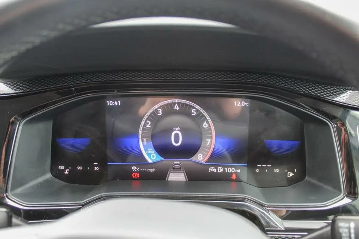 2023-volkswagen-polo-10-tsi-life-big-25