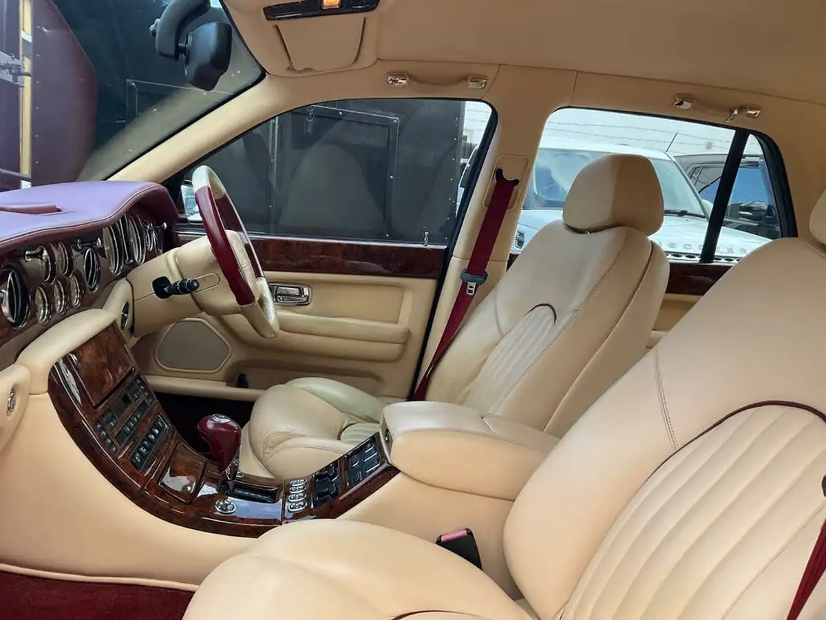 2001-bentley-arnage-68-red-label-big-25