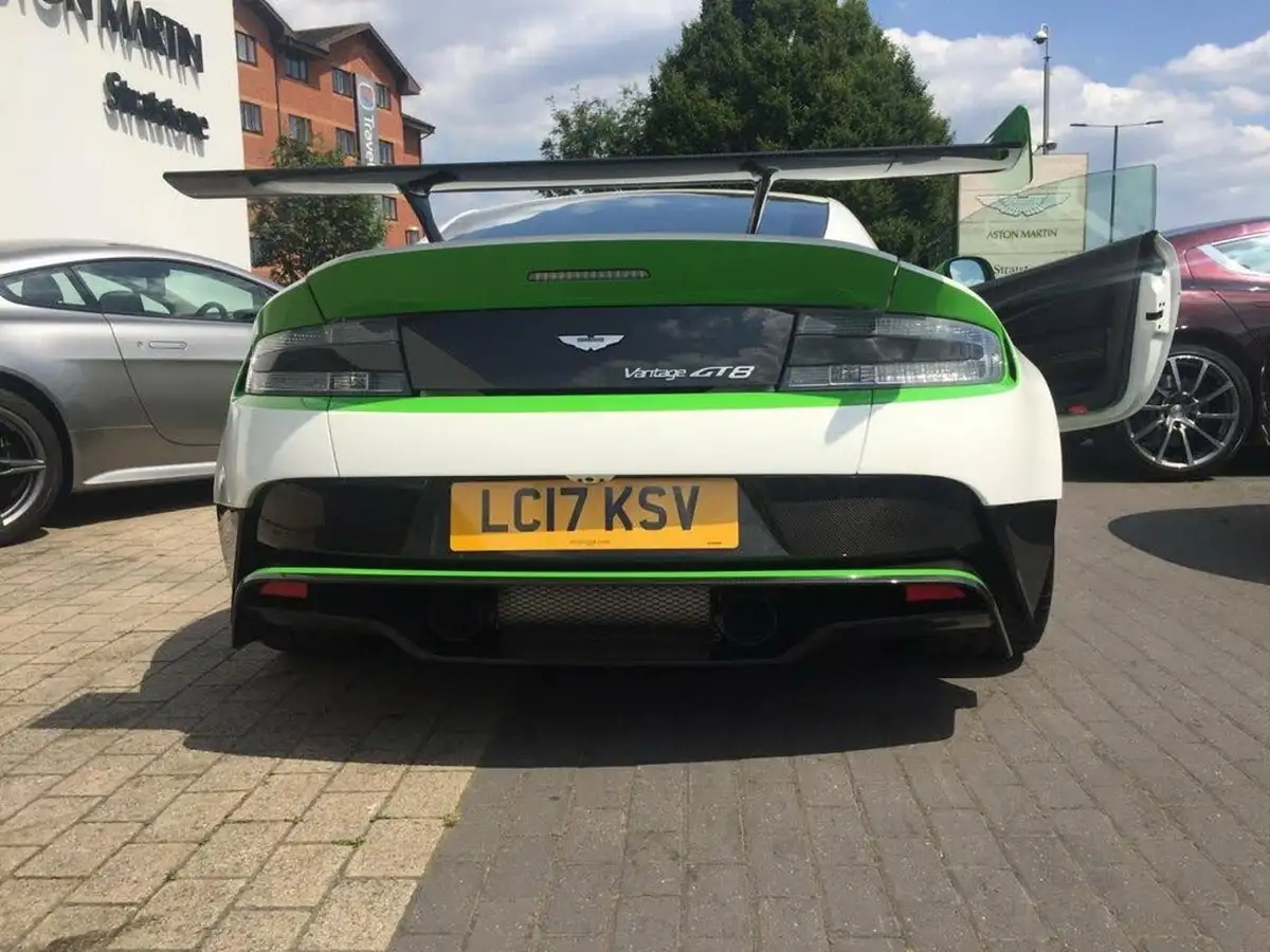 2017-aston-martin-vantage-47-gt8-big-9
