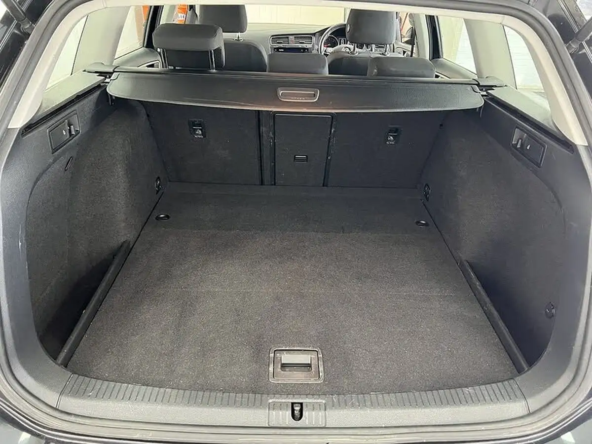 2019-volkswagen-golf-16tdi-se-estate-5d-big-4