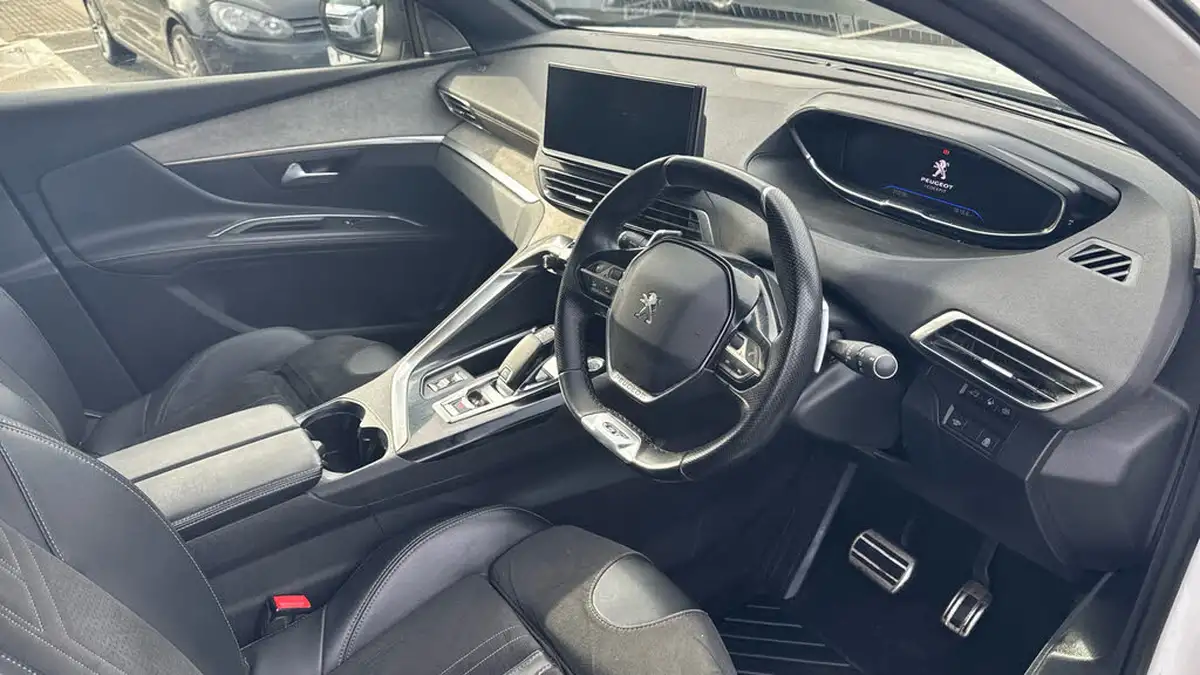 2021-peugeot-5008-suv-12-puretech-gt-premium-big-10