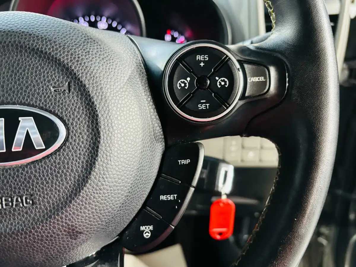 2014-kia-soul-16td-connect-auto-big-12
