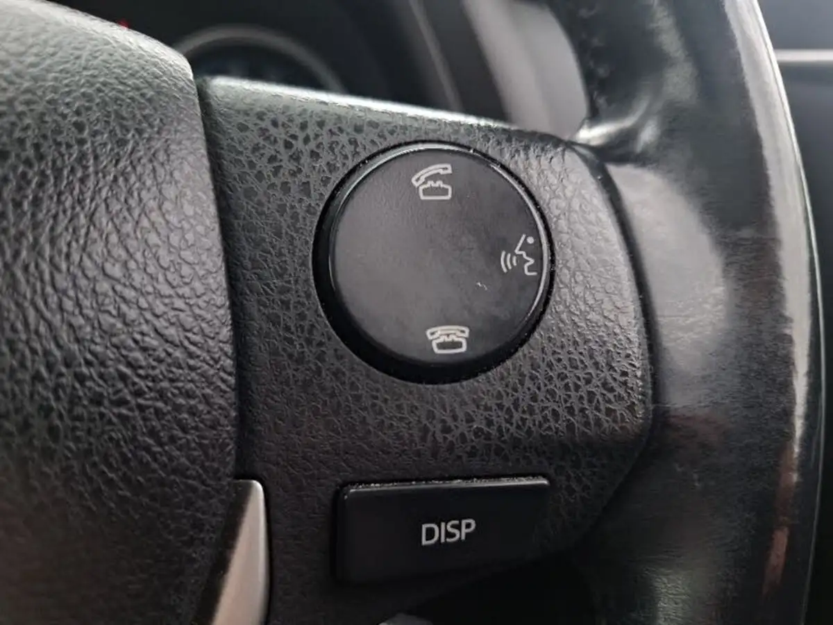 2015-toyota-auris-18-vvt-i-hsd-icon-plus-hatchback-big-15