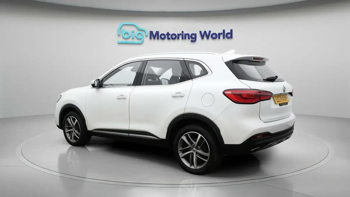 2021-mg-hs-15t-gdi-exclusive-162ps-big-5