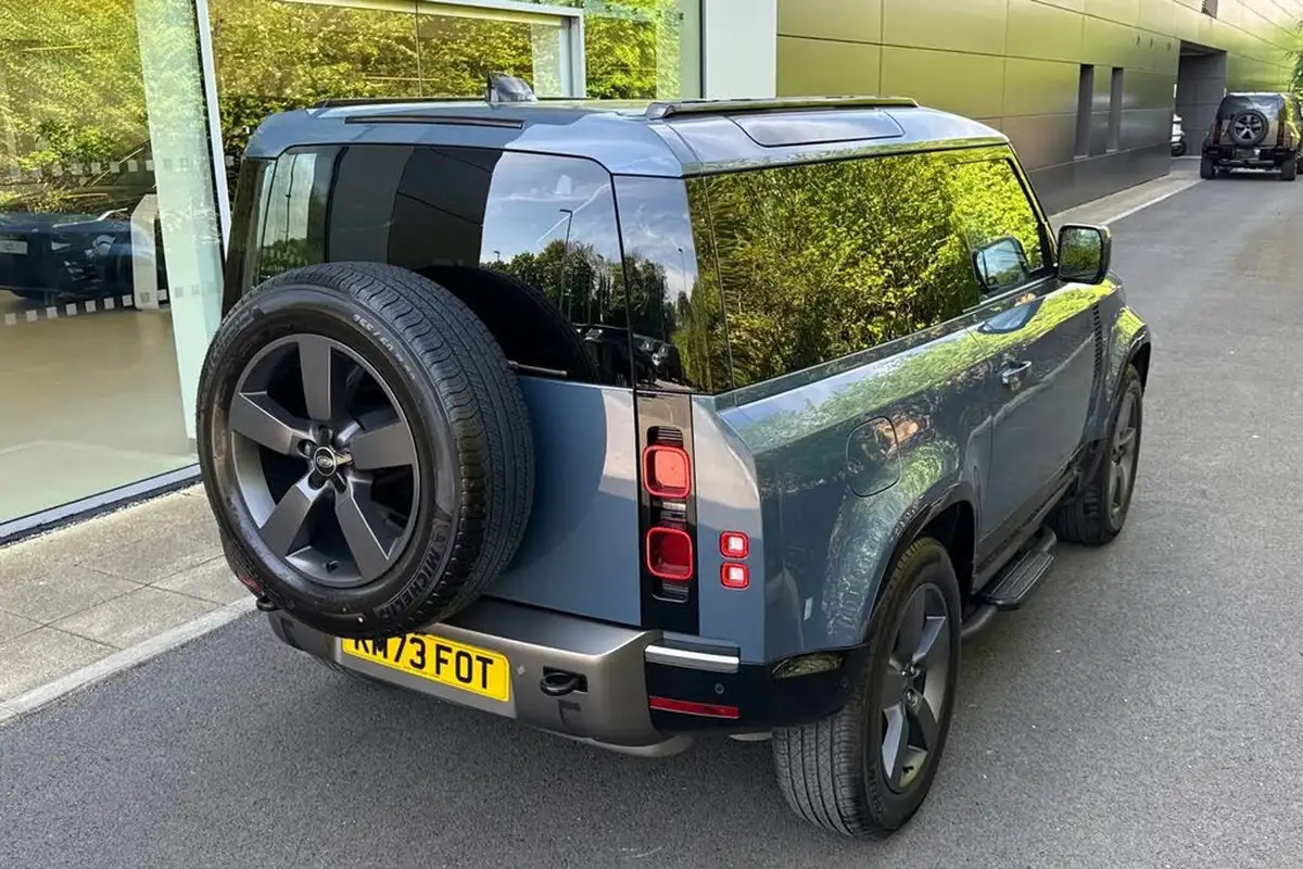 2023-land-rover-90-defender-30-d250-x-dynamic-hse-big-22