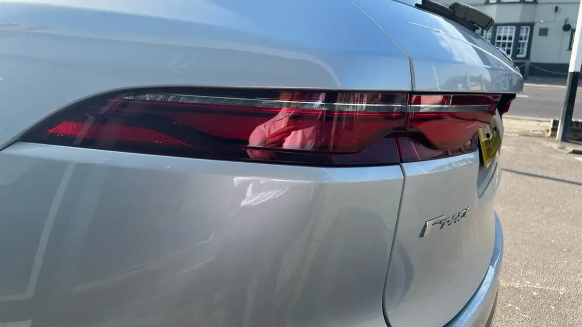 2021-jaguar-f-pace-20-p400e-hse-big-25