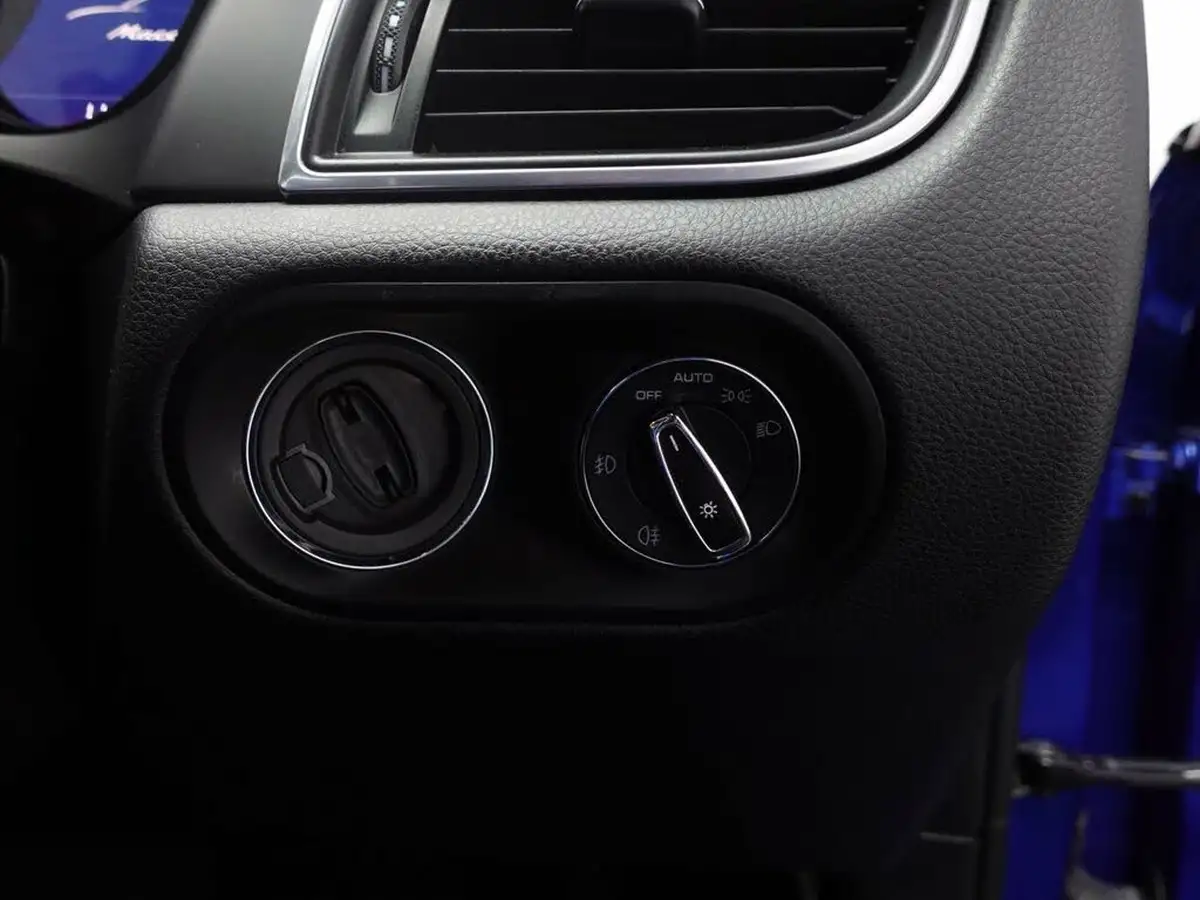 2018-porsche-macan-20-252ps-ss-big-37