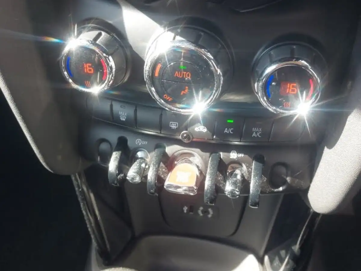 2017-mini-cooper-15-cooper-seven-5d-big-10