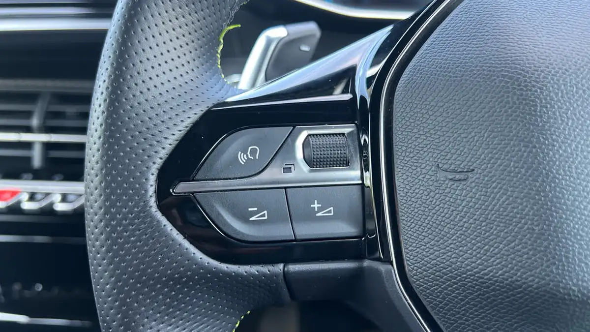 2023-peugeot-2008-suv-12-puretech-gt-130bhp-station-wagon-eat8-big-22