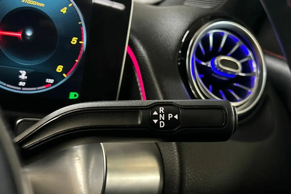 2020-mercedes-benz-glb-class-20d-glb220d-amg-line-premium-7-big-18