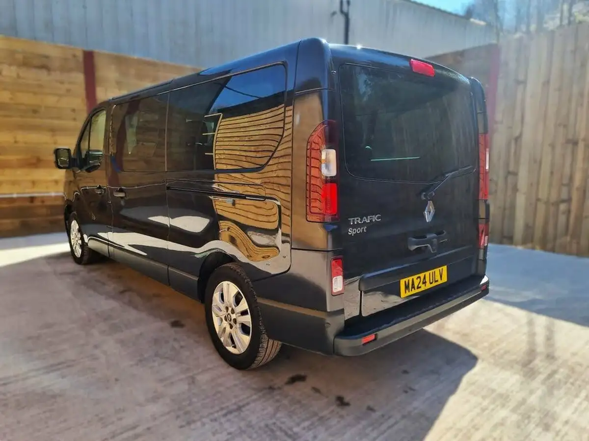 2023-renault-trafic-passenger-20-blue-dci-ll30-170-sport-big-7