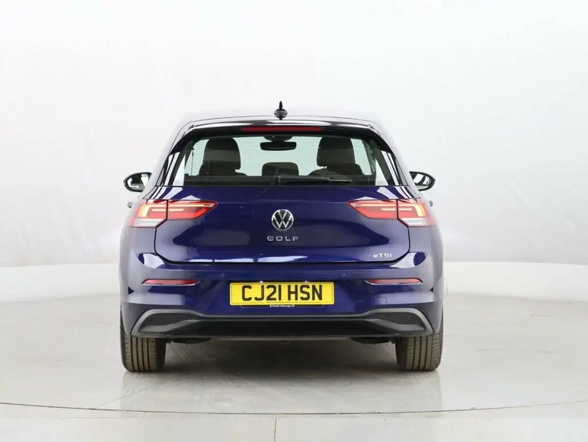 2021-volkswagen-golf-10-etsi-life-hatchback-big-6