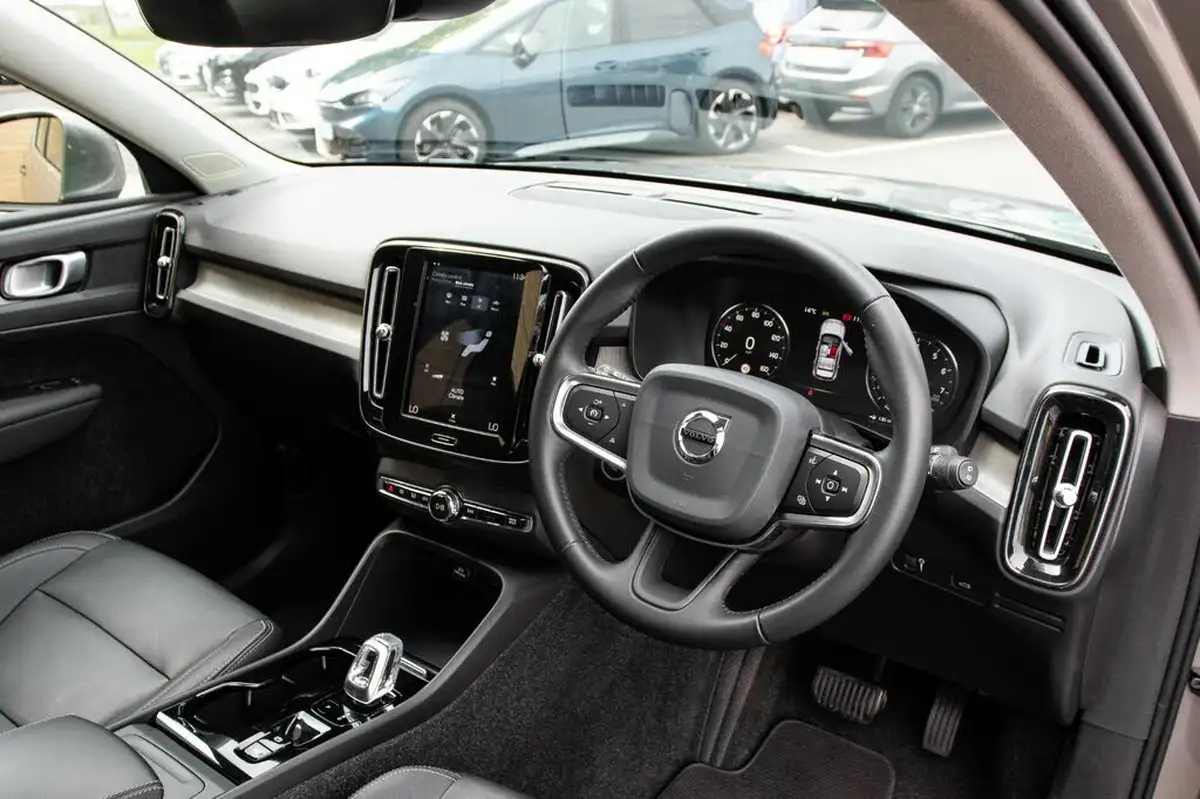 2020-volvo-xc40-15-t3-inscription-geartronic-big-4