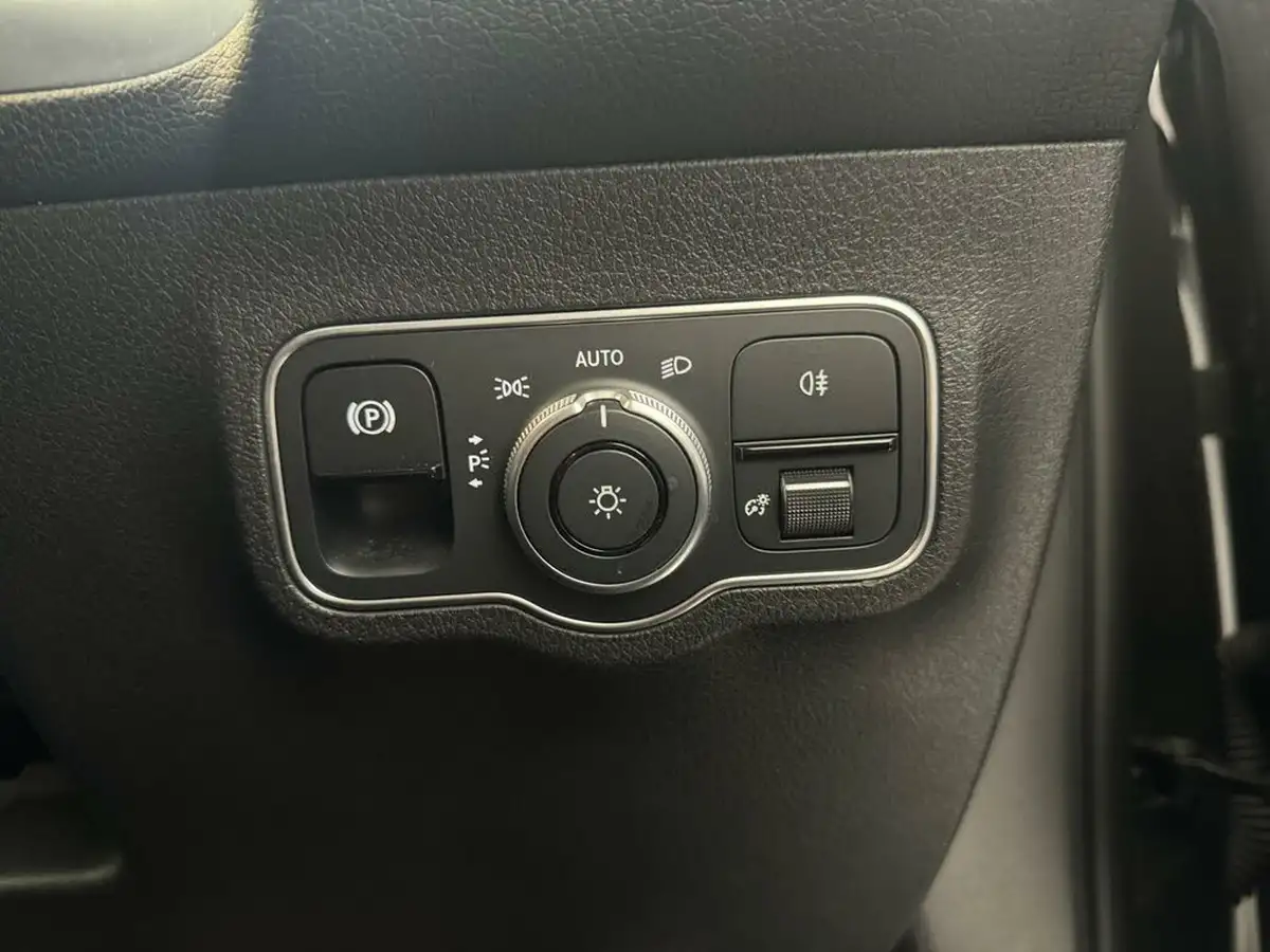 2023-mercedes-benz-glb-class-13-glb200-amg-line-premium-plus-night-edition-big-20