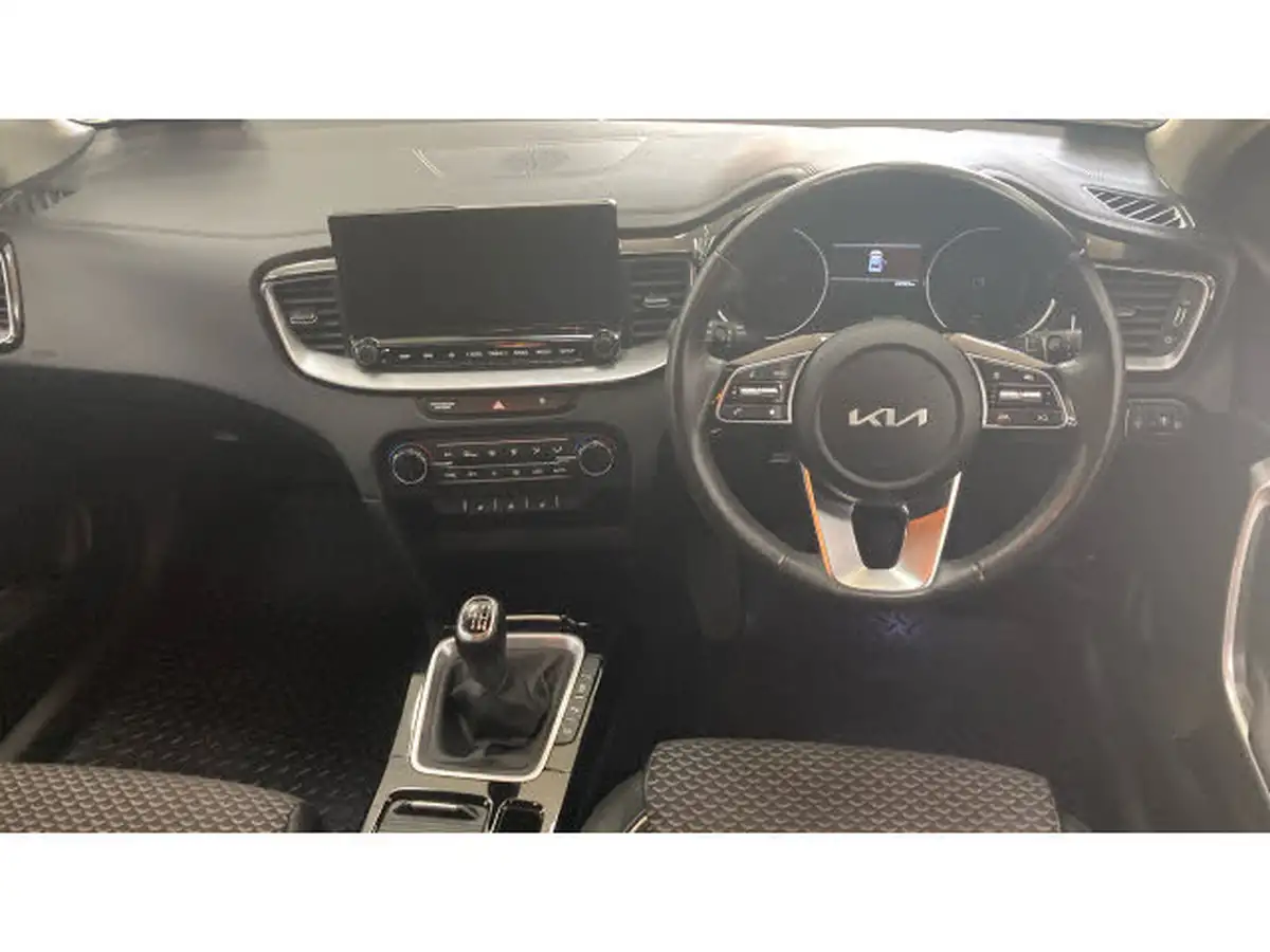 2022-kia-xceed-15-t-gdi-3-big-9