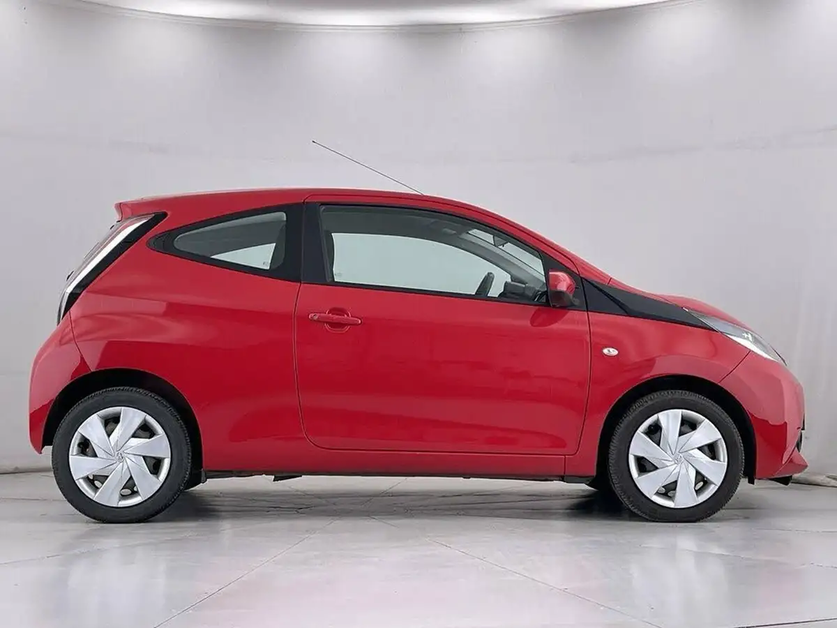 2015-toyota-aygo-10-vvt-i-x-play-3d-big-14