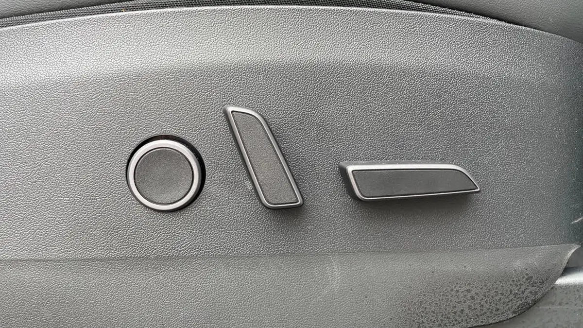 2023-tesla-model-y-e-rwd-big-23