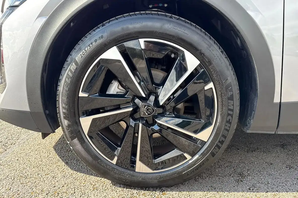 2023-peugeot-408-12-puretech-allure-premium-big-12