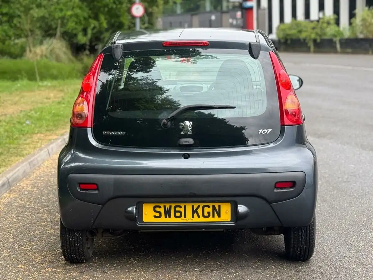 2012-peugeot-107-10-urban-5d-big-14